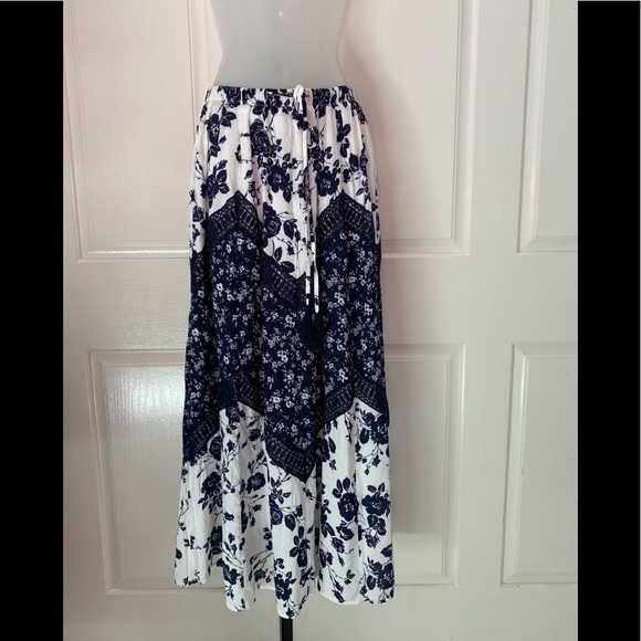 🔵NEW wTag-SOLITAIRE Nvy/Ivory Floral Maxi Skirt M - Picture 2 of 3